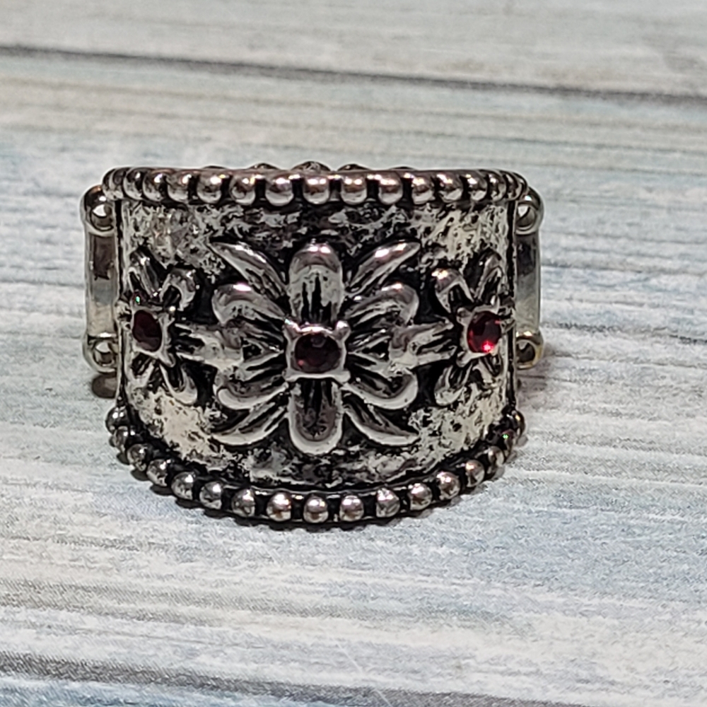 Three Stretch Rings. - Picture 4 of 9